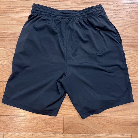Men’s athletic shorts - Picture 2 of 3